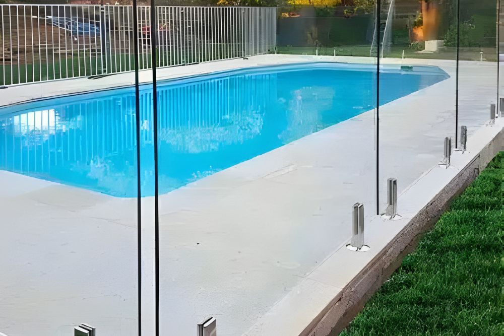 glass-pool-fance-banner-sharp-glass-solutions